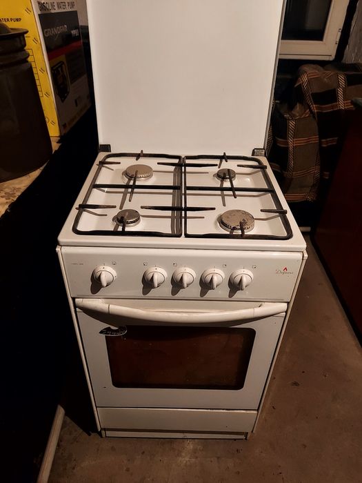 Продам газ плиту