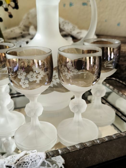 Комплекта шише с чаши