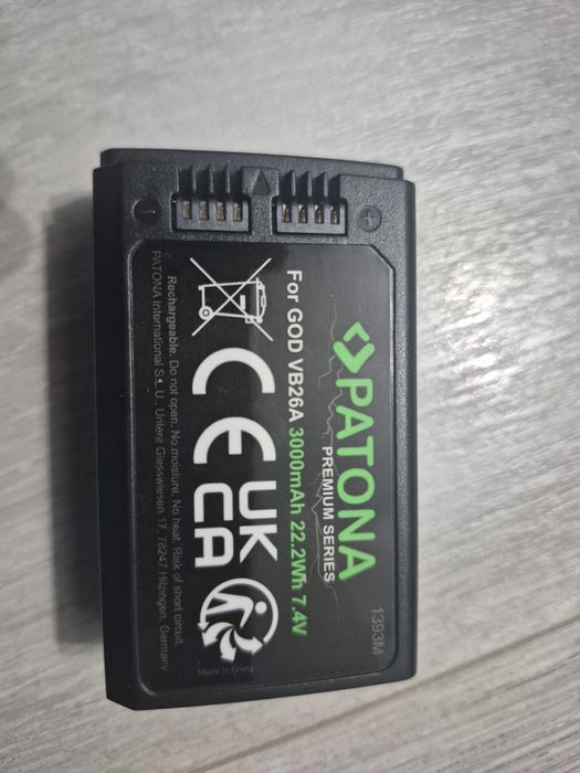 Vând blitz Godox + acumulator cadou