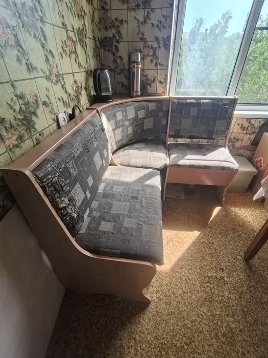 Продам уголок мягкий кухонный
