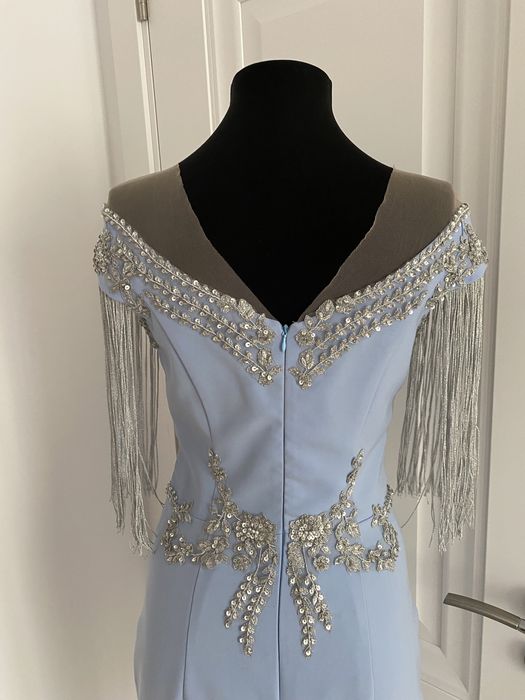 Rochie de zi, cu aplicatii din dantelă