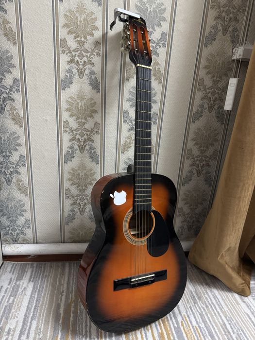 Продам гитару срочно