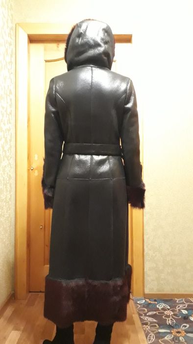 Продам женскую дубленку.