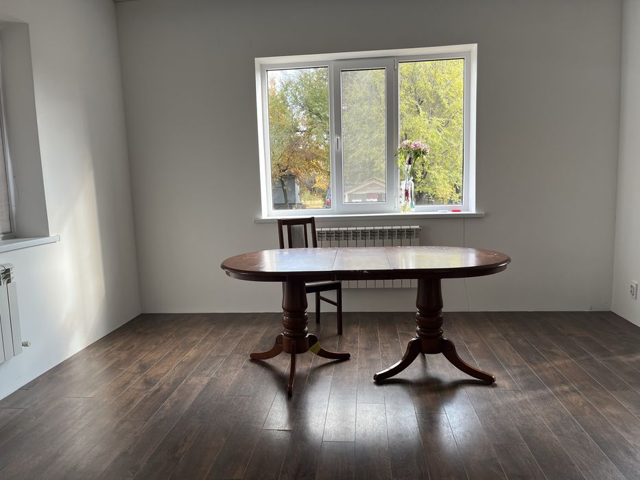 Продам стол дубовый