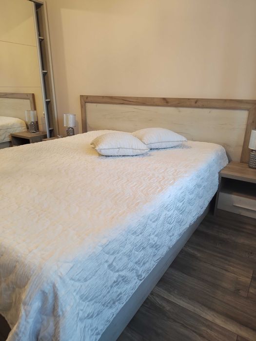 Нощувки .Луксико  е двустаен апартамент с гараж .До Гранд мол .