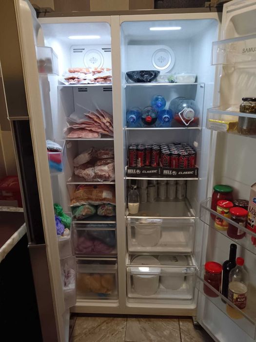 Frigider Samus syde by syde