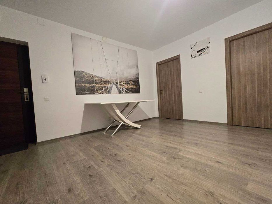 Închiriez apartament/spatiu birouri – 4 camere, parter, curte proprie