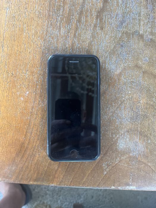 Телефон IPHONE SE-10
