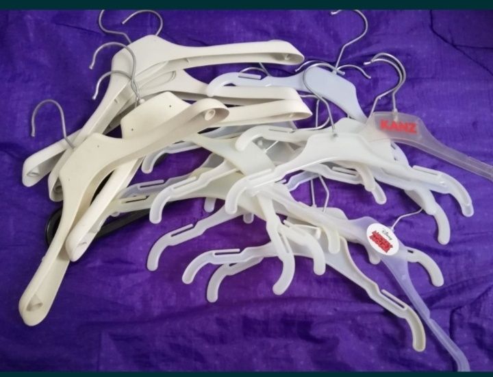 Set 20 umerașe haine: 16 buc (26 cm) + 4 buc (32 cm)