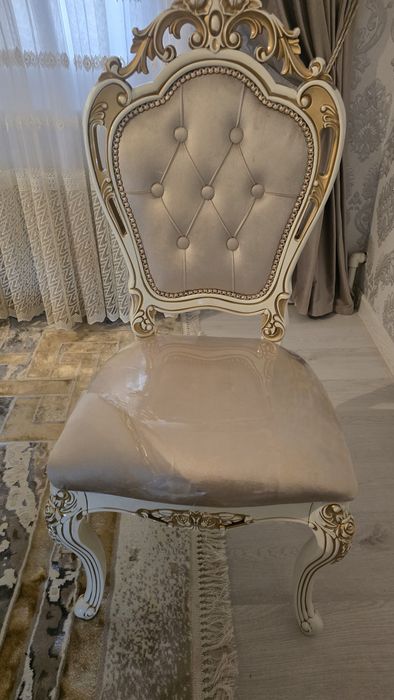 Стол со стульями