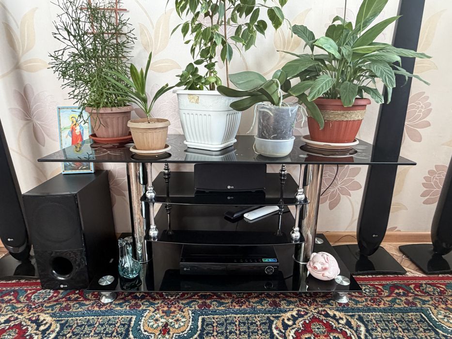 Продам стеклянный столик