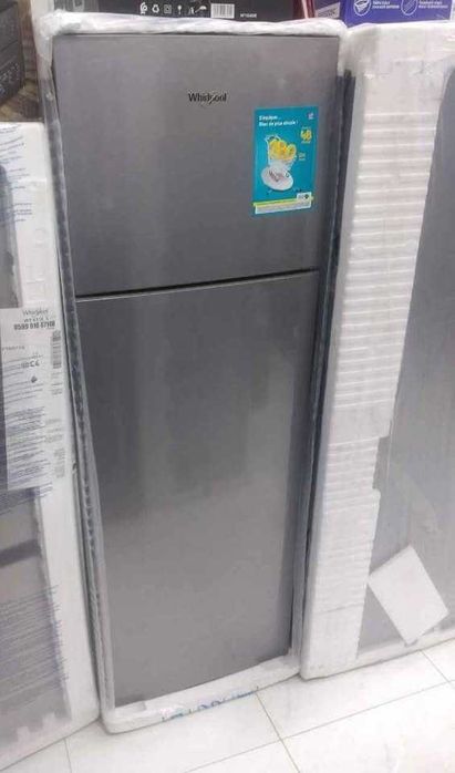 Нов хладилник с горна камера Whirlpool 306 литра