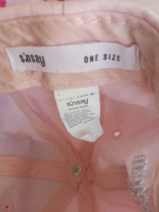 Страхотни шапки с козирка за момичета