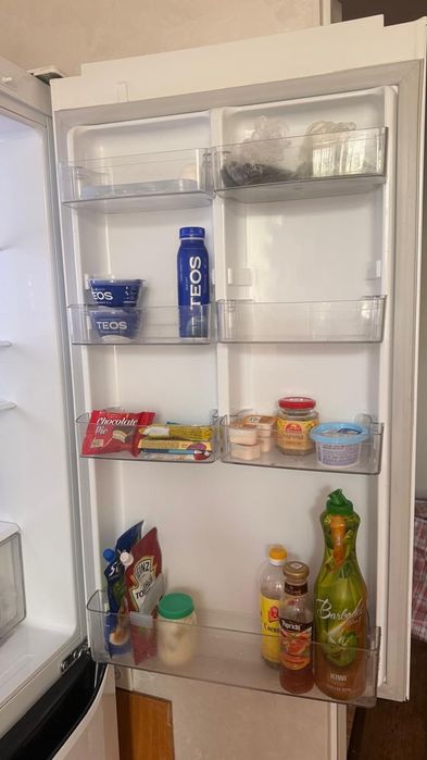 Холодильник LG в отличном состоянии.