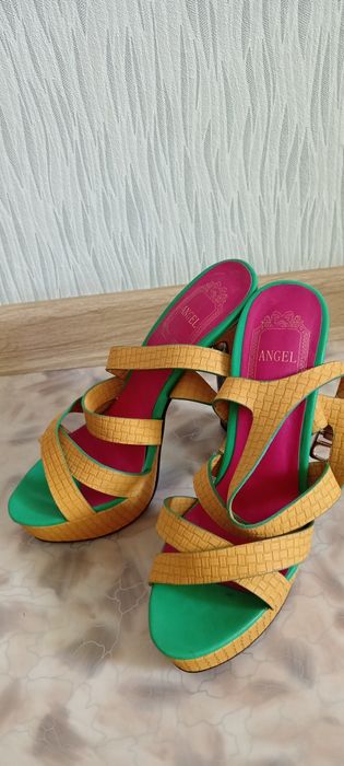 Босоножки женские