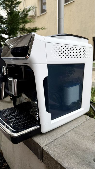 Espressor automat Philips seria 3300 - EP3323/40 1500W, 15 bar, 1,8 litri, alb