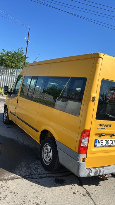 Ford transit 2011 8+1      9 locuri