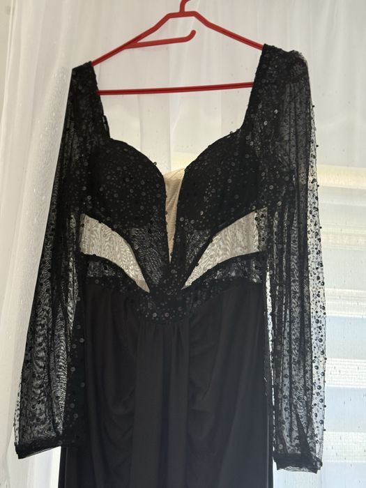 Rochie neagra de okazie cu paiete