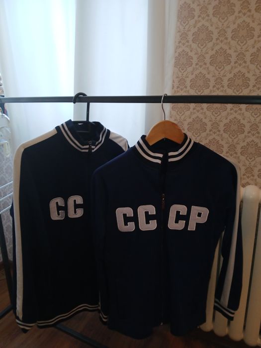 Продам парные костюмы новые