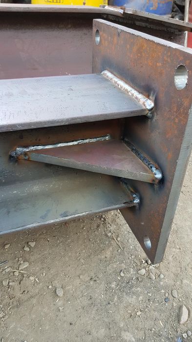 Vindem si distribuim o gama larga de hale sau structuri metalice noi n