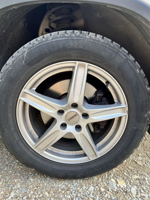 Jante 17” Tiguan + Anvelope iarnă 235/55 R17 – Stare foarte bună