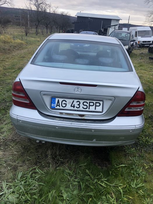 Vind sau dezmembrez Mercedes C200
