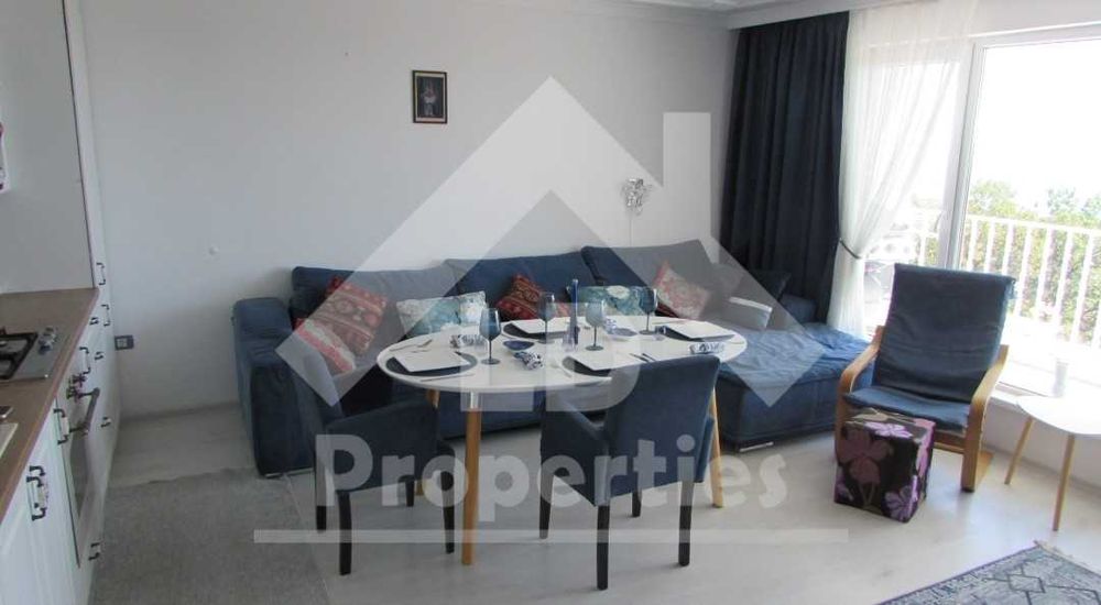 Дава се под наем Тристаен апартамент в к.к. Златни пясъци - 100 кв.м за 700 € - Снимка #1