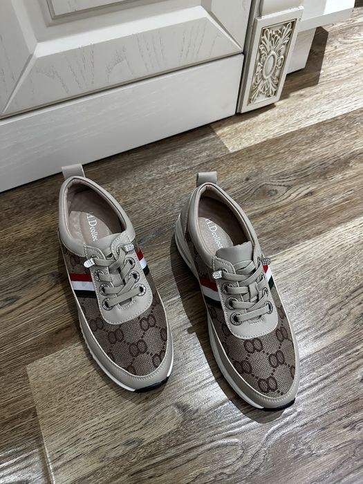 Кроссовки женские корейские