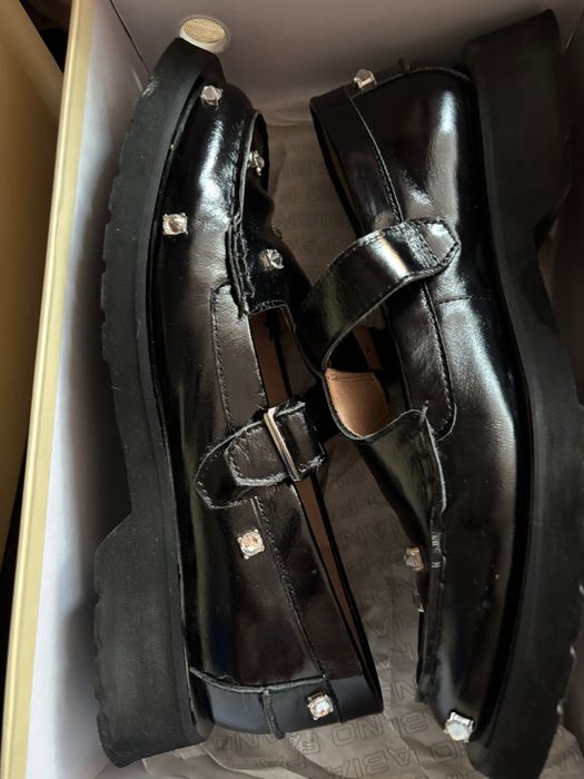 Обувки от естествен лак