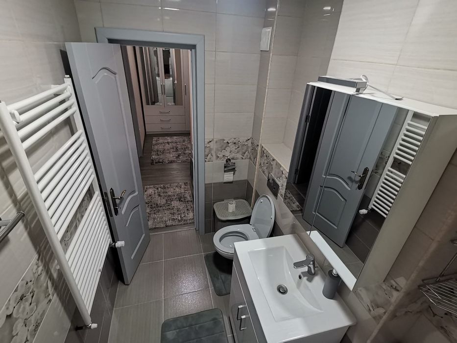 Închiriez apartament cu 3 camere Bulevardul Mihai Eminescu-blocurile tip vilă