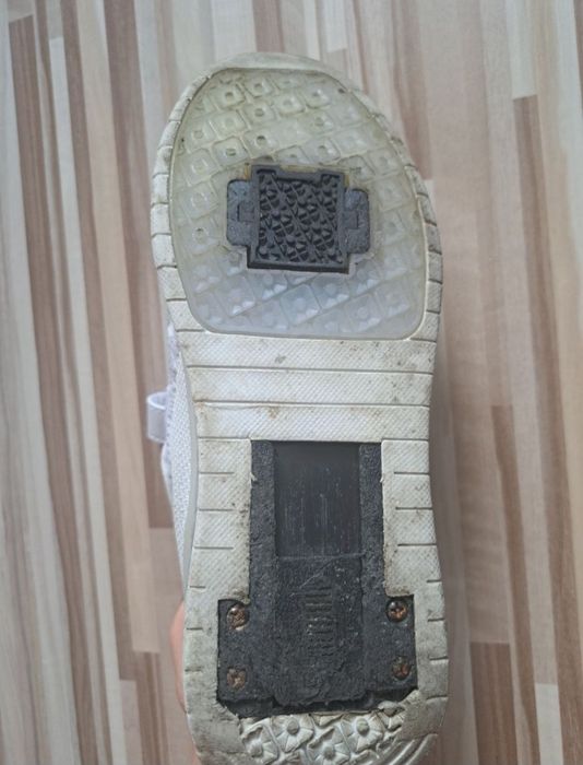 Светещи маратонки с колелца