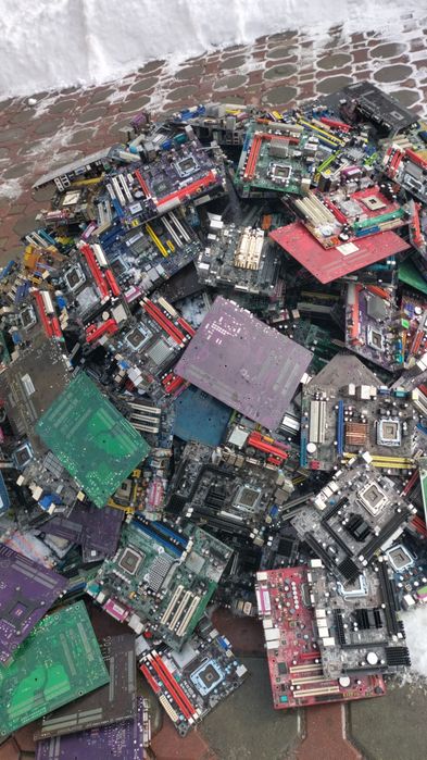 Сддавайте материнская плата