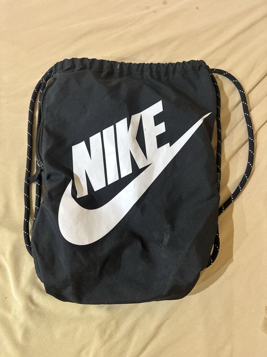 Черна мешка на ,,nike,,