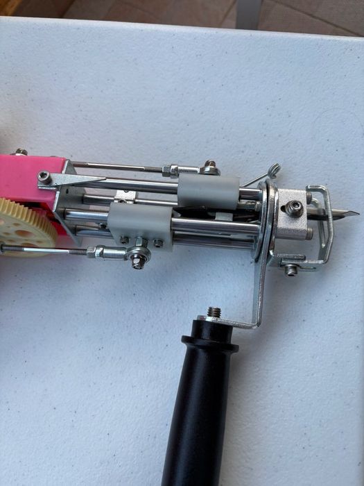 Tufting gun /  pistol tufting