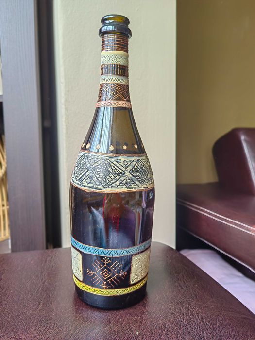 Бутилка Рисувано стъкло с Български мотиви за подарък