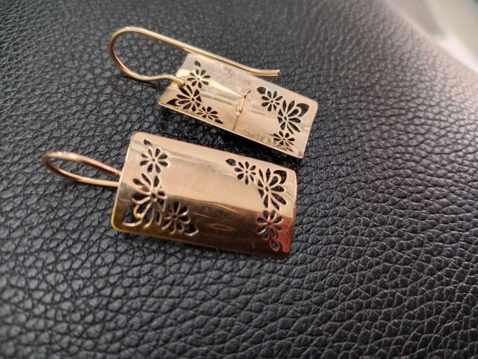 Золотые сережки вес 2.94 без камней