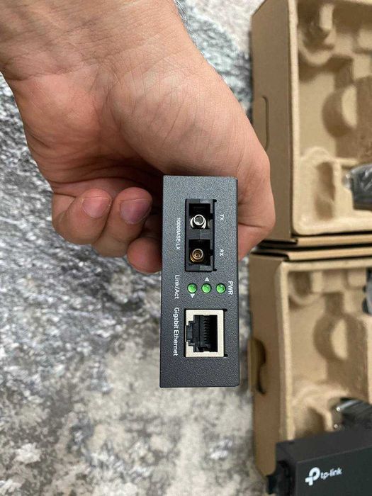 Продаётся пара гигабитных медиаконвертеров Ethernet, модель MC210CS.