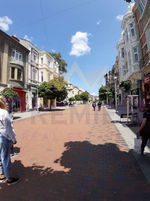 Дава се под наем Двустаен апартамент в Варна, Център - 40 кв.м за 450 € - Снимка #8