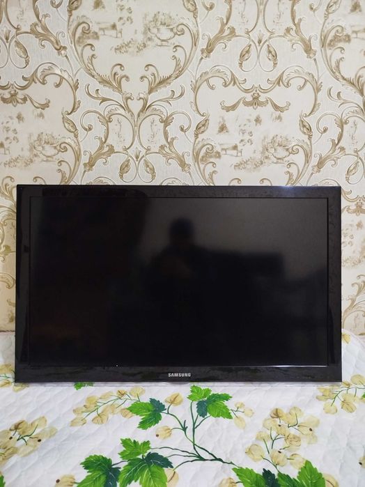 Телевизор Samsung 40" LCD — в хорошем состоянии