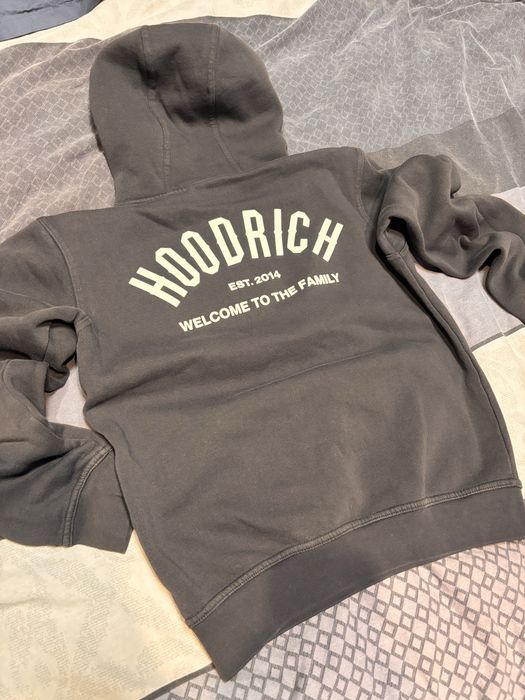 Дават се горно на Hoodrich,Nike и къси гащи Nike!Виж Описаниерто!