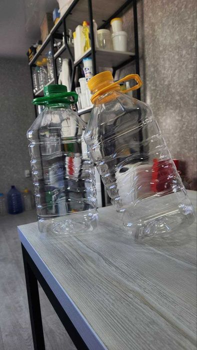 Ishlab chiqaruvchidan 50ml dan 18.9 litrgacha pet baklashalar.