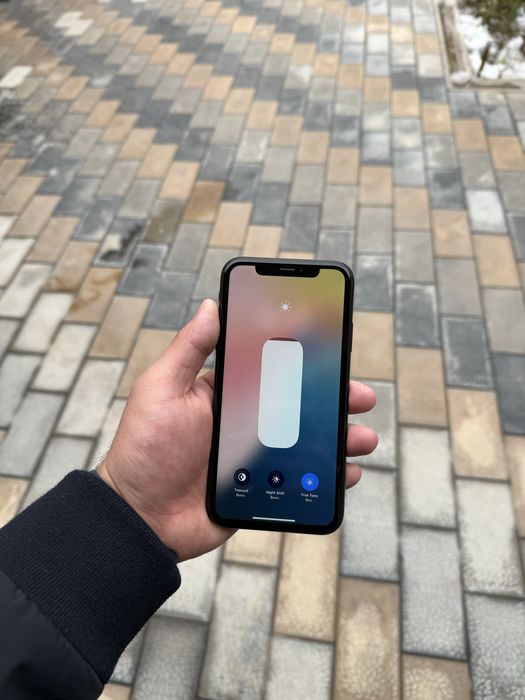 Iphone xr ayfon xr 64gb qora tel ideal sotiladi aybi yo face ishlidi