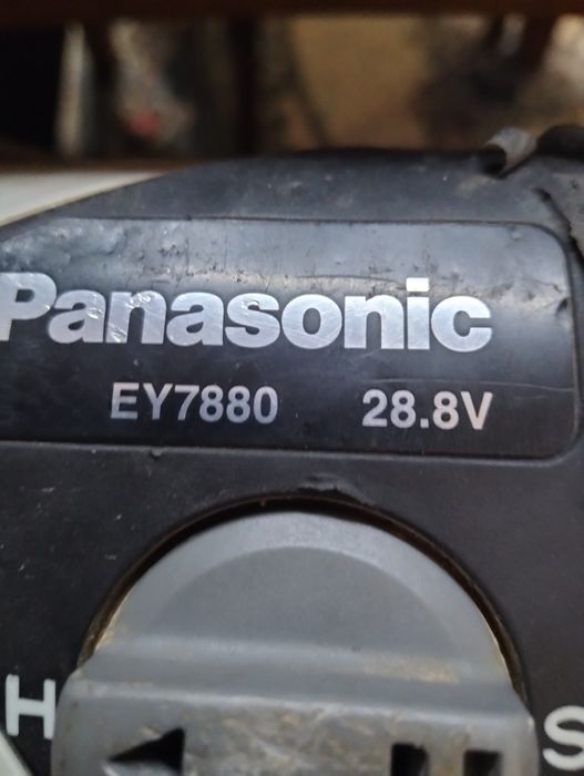 Rotopercutor Panasonic Li ion 28,8 cu  doi acumulatori și incarcator