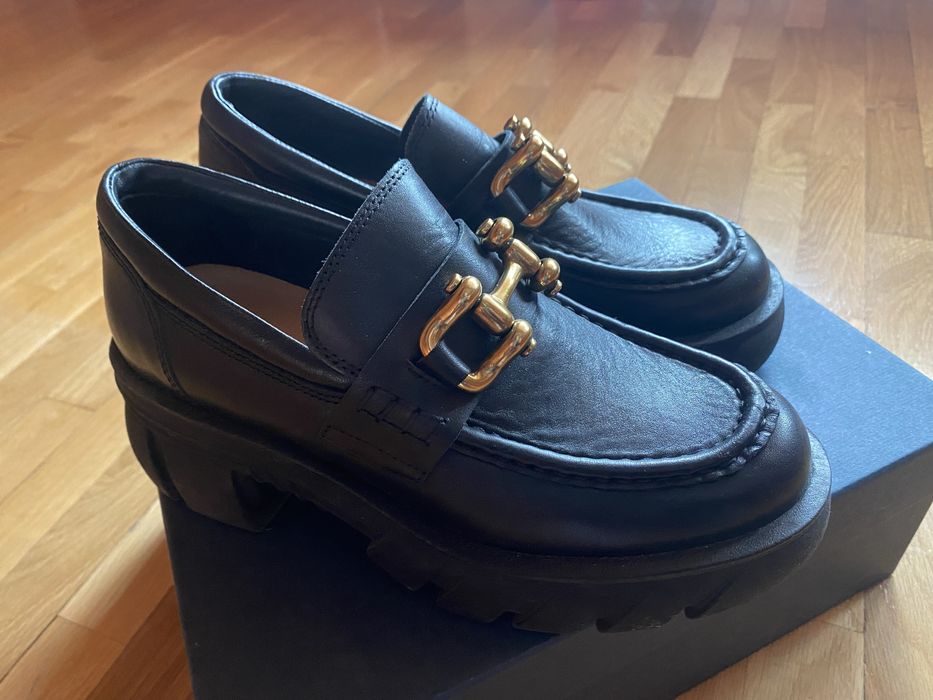 Дамски обувки лоуфъри BADURA