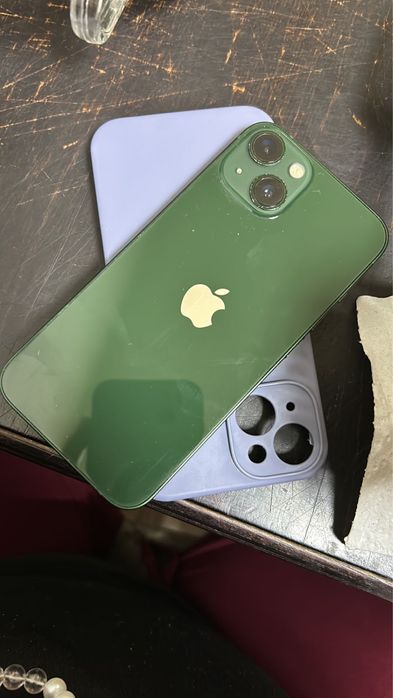 Продам Iphone 13