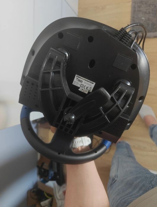 Volan thrustmaster t150