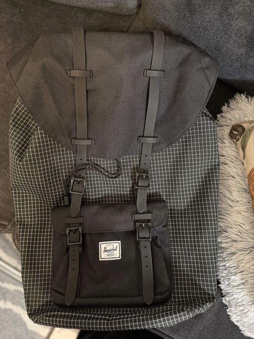 Раница Herschel, Little America