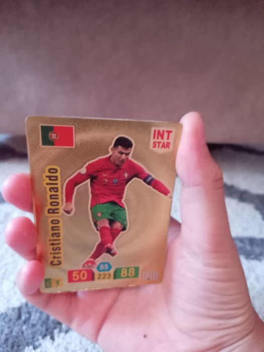 Vând card cu cristiano ronaldo de la Portugalia cartonaș de colecție.