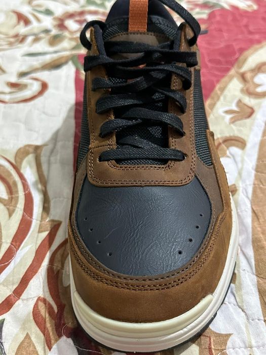 Продам Кроссовки Skehers