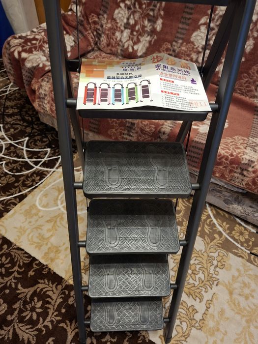 Лестница стремянка новая